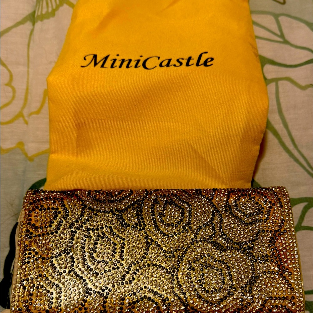 Minicastle Beautiful rhinestone clutch. New
